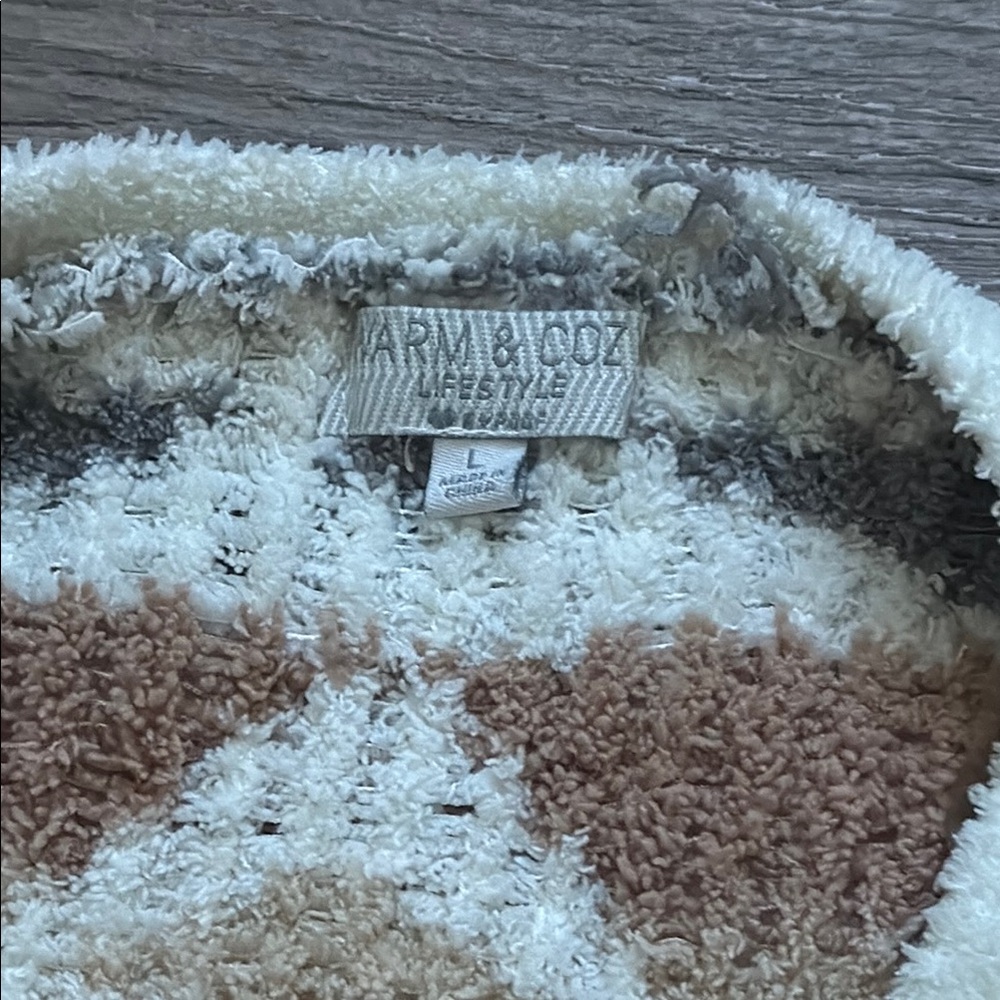 Cream and‎ Gray Geometric Cardigan Sweater - Picture 2 of 6